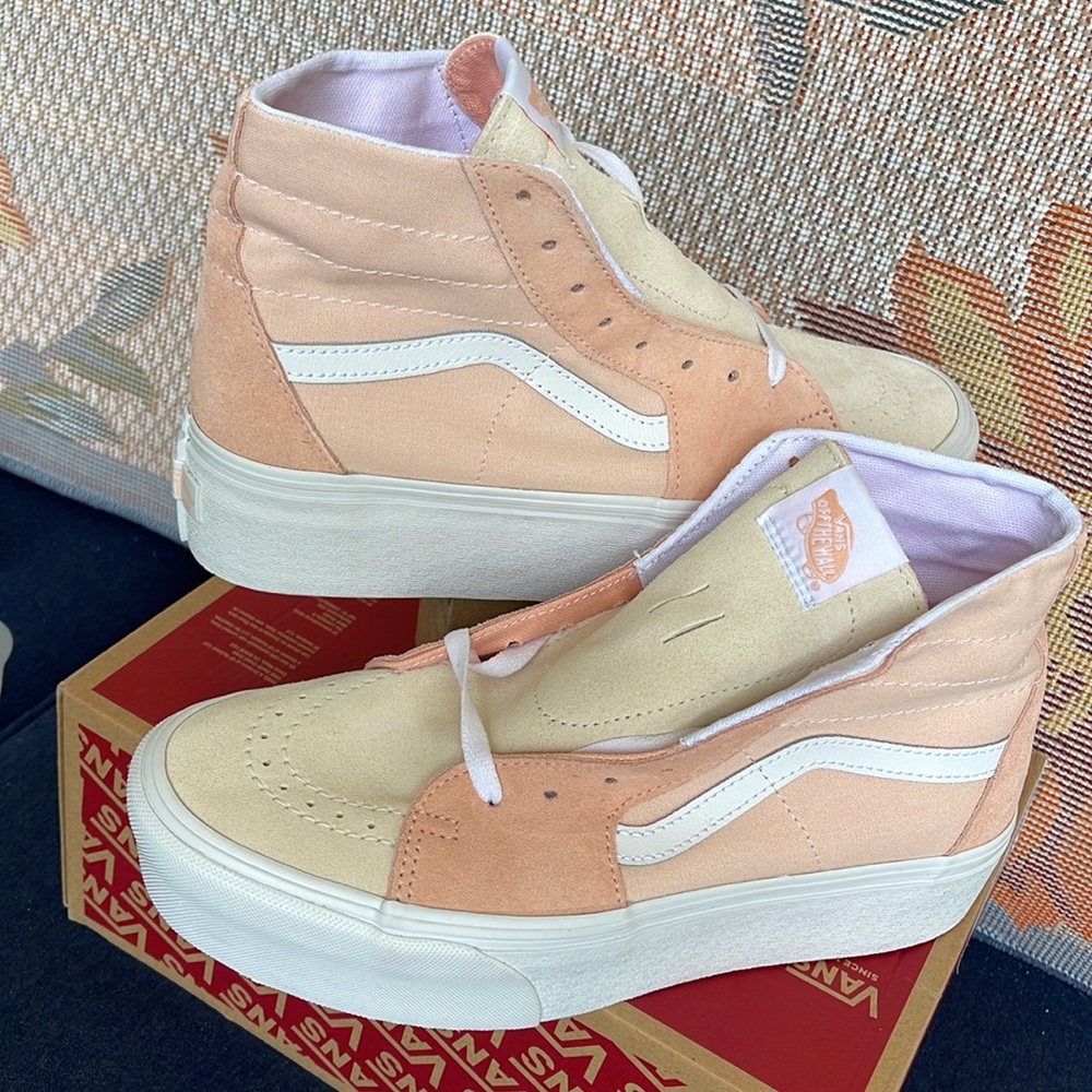 Vans Men’s Sk8-Hi Tapered Stacd
Color Block Peach
VN0A5JMKBOD
Platforms Sneakers - Picture 11 of 16
